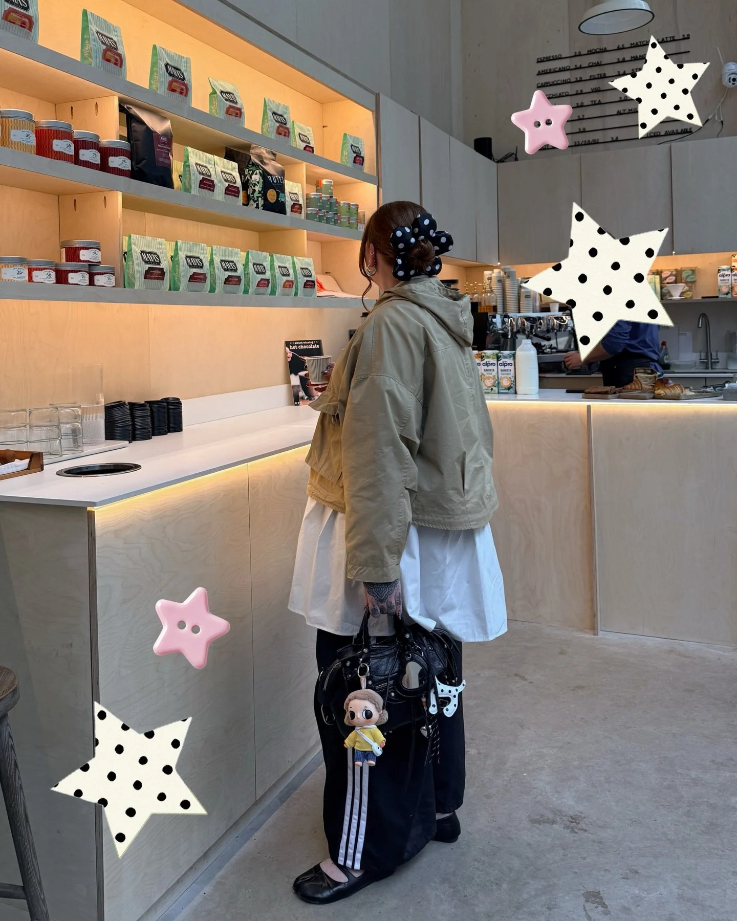 How I style the new black polka dot flower scrunchie 💓✌🏻🍵🌸

Available to purchase via link in bio 👆🏼