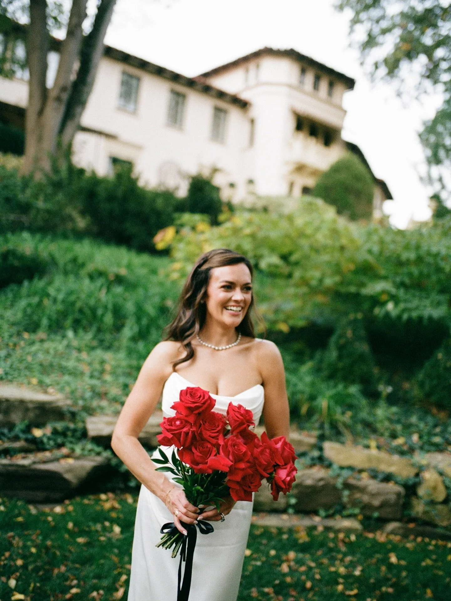 Simple portraits of Katelyn and John looking towards their love. 

Photo: @delaneyhady
Video: @yellowsharkvisuals
Floral: @lilyfloraldesignskc
Hair: @locks.by.laneylane
Dress: @bride.kc
Catering/Bar: @inspiredoccasionskc
Rentals: Marquee Rentals
Band