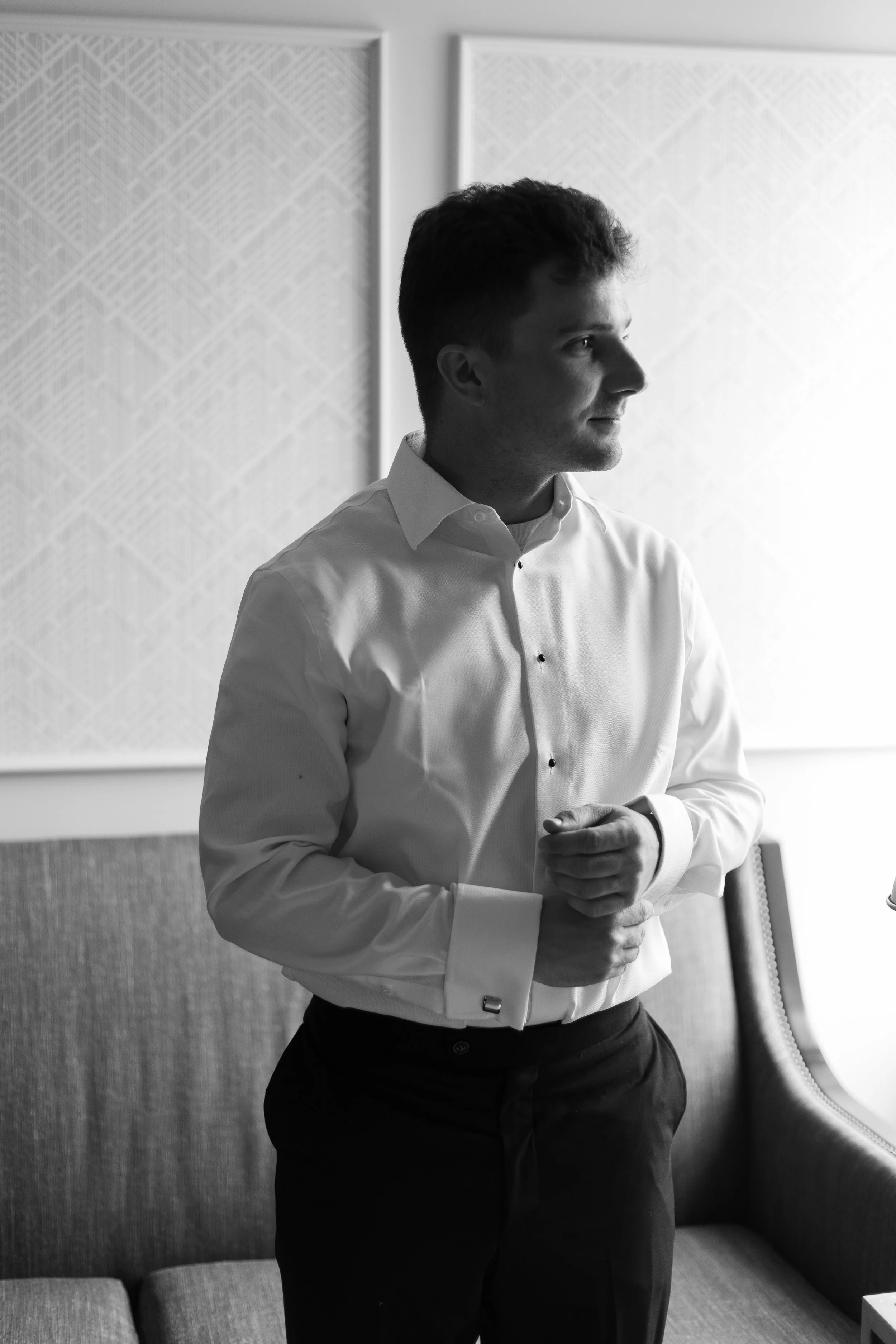 Photo of Tom getting ready at Hotel Phillips