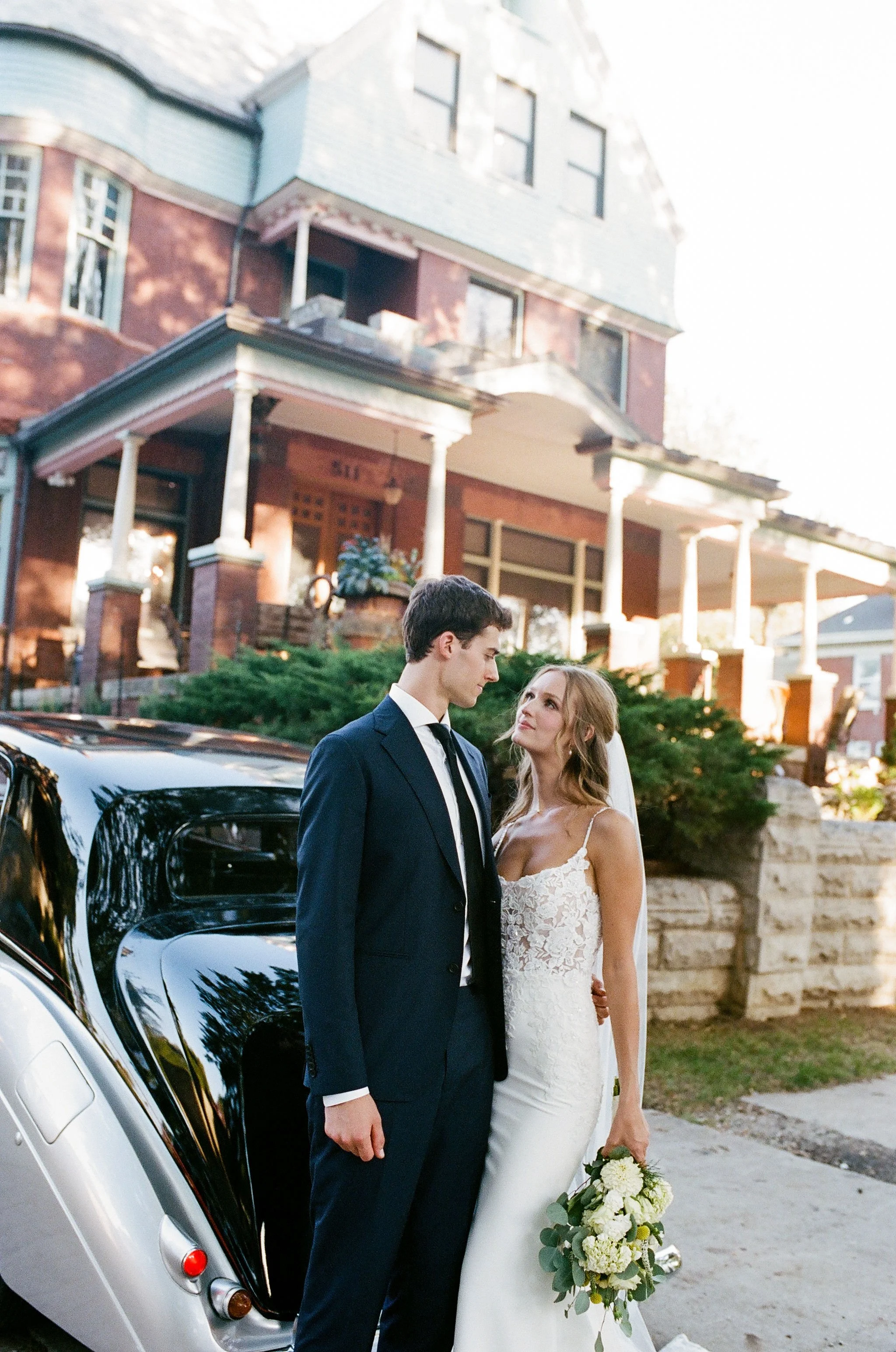A married couple at the Kansas City Mansion.