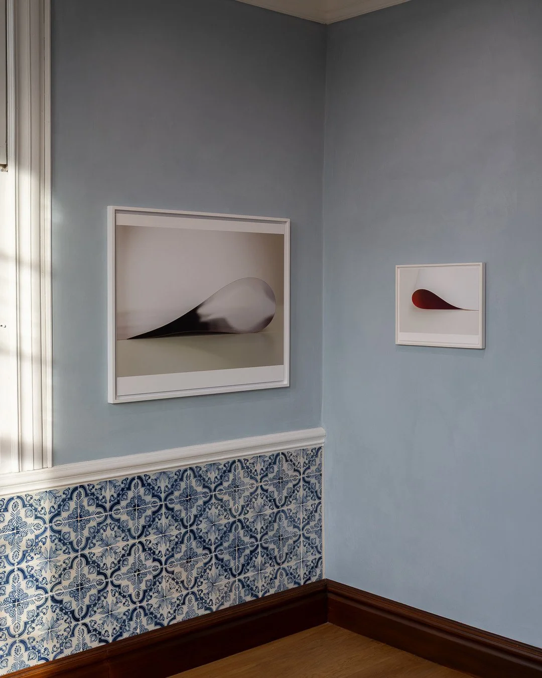 WOLFGANG TILLMANS⁠
Haus Cleff, Remscheid⁠
⁠
PAPER DROP⁠
⁠
Zum Abschluss dieser Serie ein Blick zur&uuml;ck: In den vergangenen Tagen stand Wolfgang Tillmans mit einer au&szlig;ergew&ouml;hnlich stimmigen Ausstellung in seiner Heimatstadt Remscheid im