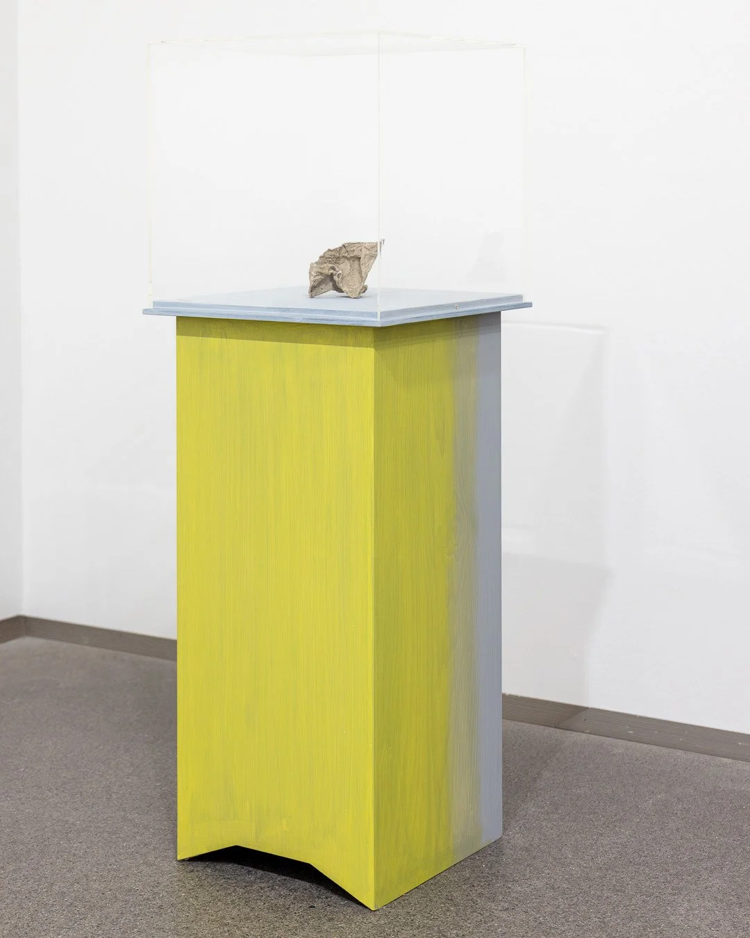 THOMAS SCHEIBITZ &ndash; A TRIBUTE TO HERMANN GL&Ouml;CKNER⁠
Staatliche Graphische Sammlung M&uuml;nchen | Pinakothek der Moderne⁠
Letzter Tag | Last day⁠
⁠
Material und Bearbeitung stehen im Vordergrund. Die Pr&auml;sentation verzichtet auf jede Hie