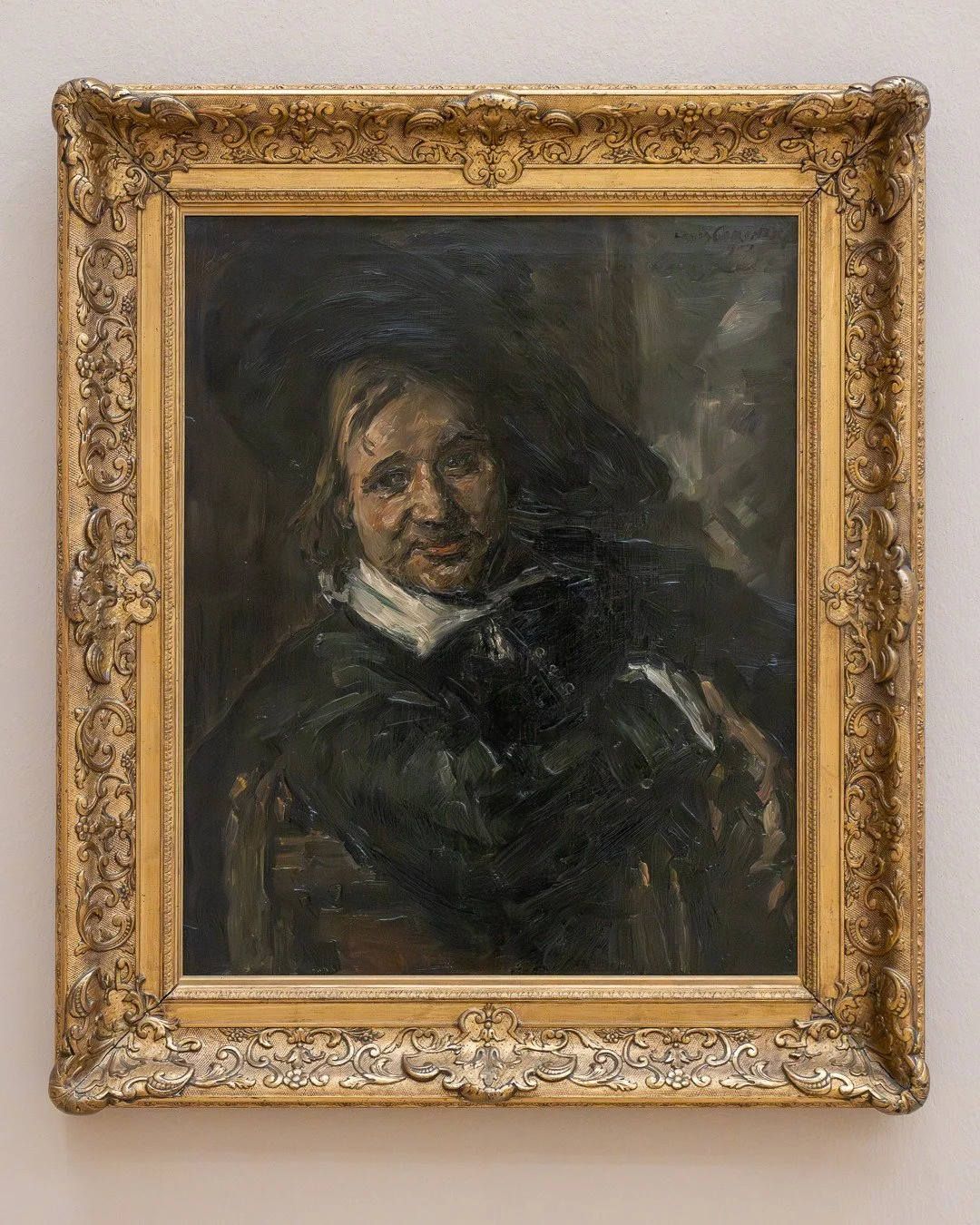 LOVIS CORINTH &ndash; BILDRAUSCH⁠
nur noch | only until 18.01.2026⁠
⁠
LOVIS CORINTH⁠
Mann mit Schlapphut (Kopie nach Frans Hals), 1907⁠
Hessen Kassel Heritage, Neue Galerie⁠
⁠
Anfang September 1907 reiste Corinth nach Kassel, um in der dortigen Gem&a