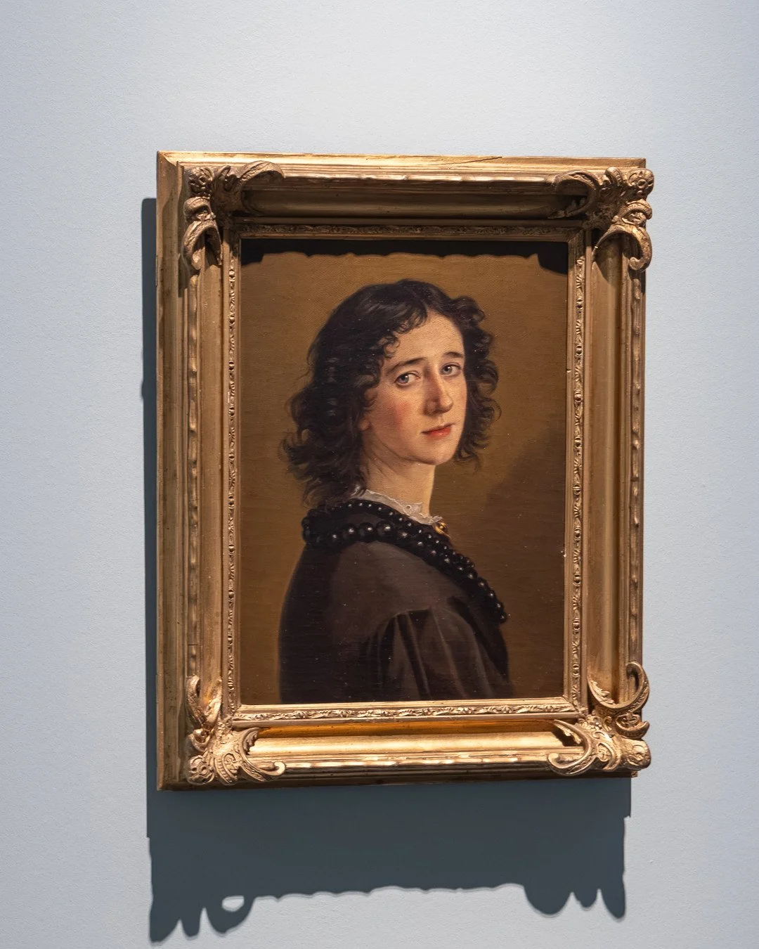 K&Uuml;NSTLERINNEN! VON MONJ&Eacute; BIS M&Uuml;NTER

Letzter Tag &ndash; Kunstpalast D&uuml;sseldorf

Sie k&auml;mpften f&uuml;r Ausbildung, Anerkennung und Sichtbarkeit &ndash; und verschwanden dennoch fast vollst&auml;ndig aus der Geschichtsschrei