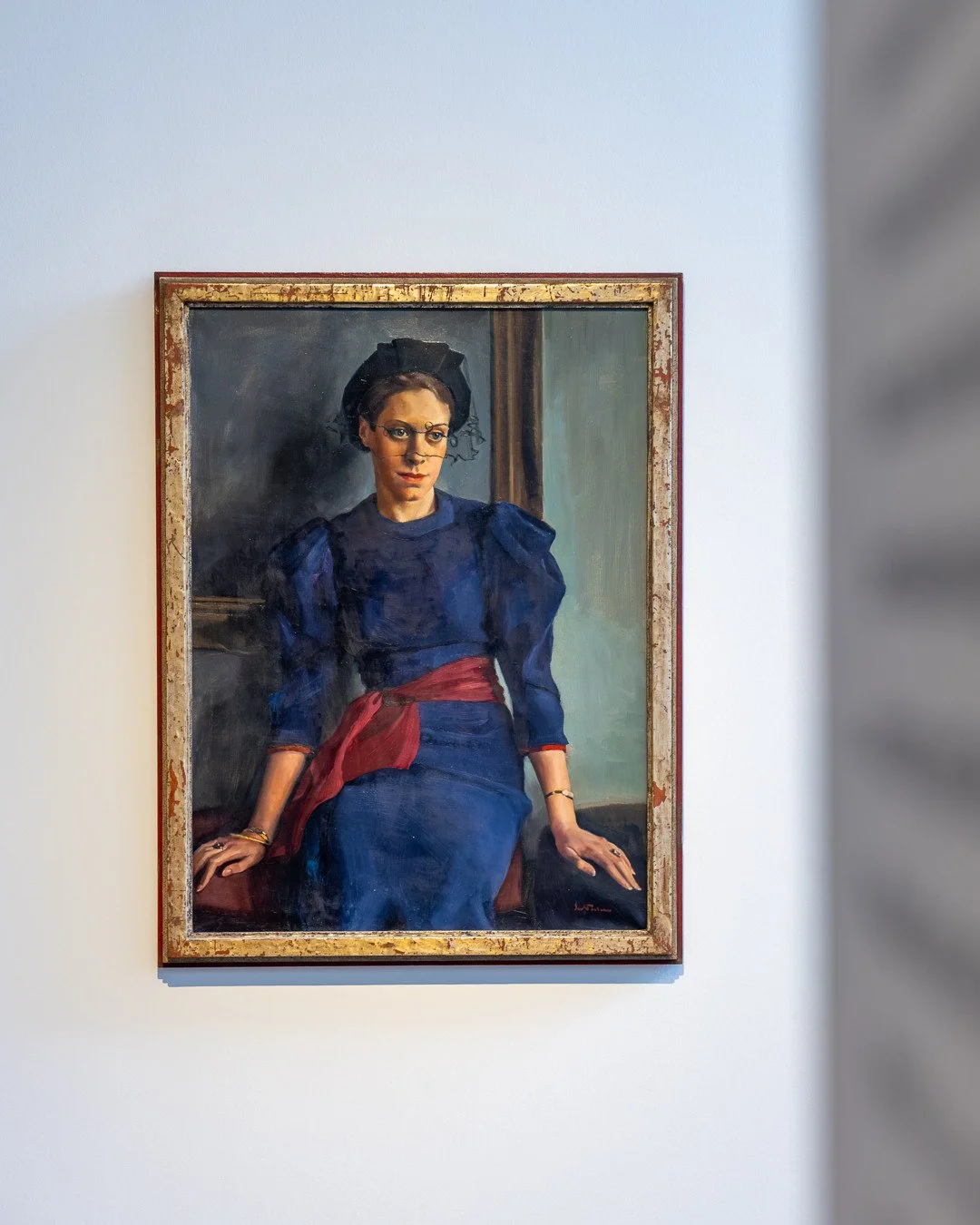 LEO POETEN⁠
Bildnis Fr&auml;ulein Str. | Portrait Miss Str., ca. 1937⁠
⁠
Kunstpalast D&uuml;sseldorf⁠
⁠
Leo Poeten studierte an der D&uuml;sseldorfer Kunstakademie und konzentrierte sich sp&auml;ter auf Landschaften und Portr&auml;ts aus dem milit&au