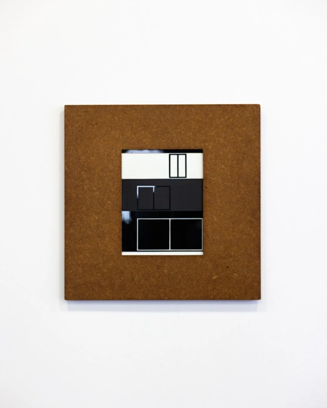 JOSEF ALBERS MUSEUM QUADRAT BOTTROP⁠
⁠
JOSEF ALBERS⁠
Interior A, 1929⁠
Glas opak, sandgestrahlt⁠
⁠
Ein ungew&ouml;hnlicher &bdquo;Passepartoutrahmen&ldquo; aus d&uuml;nner Spanplatte mit sch&ouml;ner Altersf&auml;rbung.⁠
⁠
FRAME NOTE⁠
Der Rahmen als 