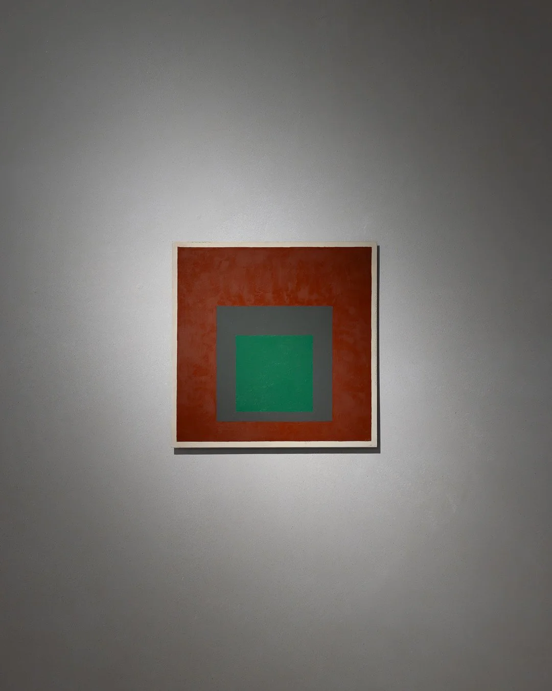 KOLUMBA K&Ouml;LN⁠
⁠
JOSEF ALBERS⁠
Green and grey against large brown, 1955⁠
⁠
Nicht nur die Qualit&auml;t der Kunst, sondern auch die Pr&auml;sentation ist entscheidend f&uuml;r das Kunsterlebnis.⁠
Zwischen K&ouml;ln und Maastricht &ndash; mit Abste