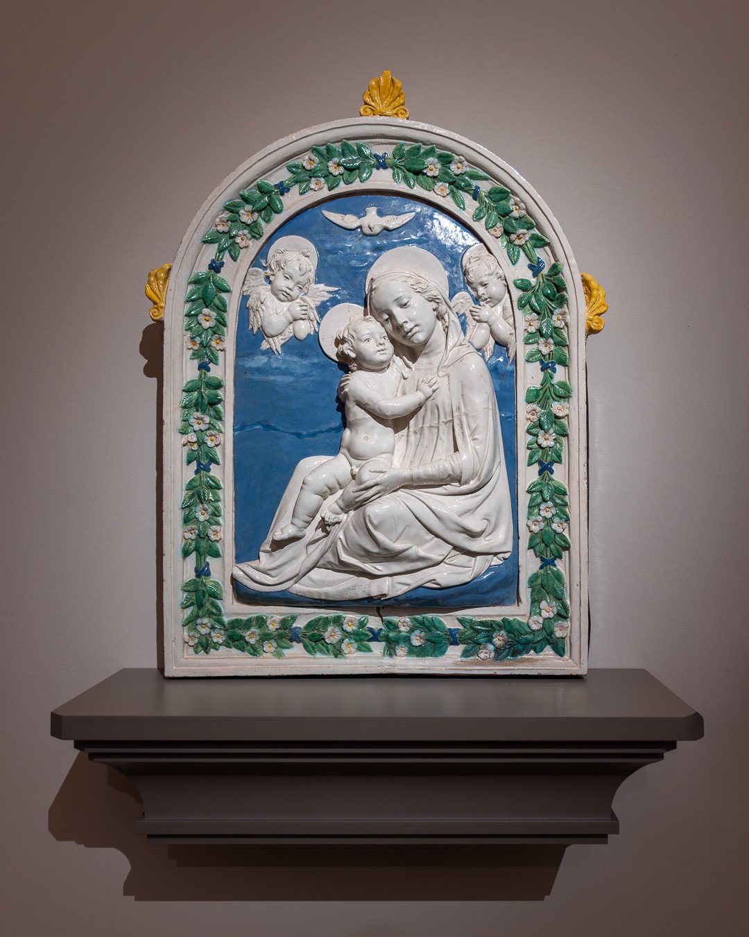 NOBLE BEGIERDEN.⁠
EINE GESCHICHTE DES EUROP&Auml;ISCHEN KUNSTMARKTS⁠
Gartenpalais Liechtenstein, Wien &ndash; heute letzter Tag⁠
⁠
ANDREA DELLA ROBBIA⁠
Madonna mit dem Kind und Engeln, um 1480/90⁠
LIECHTENSTEIN. The Princely Collections, Vaduz&ndash;