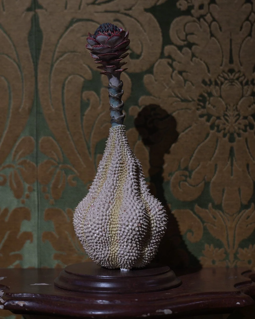 THE ONLY TRUE PROTEST IS BEAUTY⁠
&ndash; 04.10.2026⁠
FONDAZIONE DRIES VAN NOTEN, PALAZZO PISANI MORETTA, VENEDIG | VENICE⁠
⁠
KAORI KURIHARA⁠
Ceramic sculpture, 2025⁠
Glazed stoneware⁠
Courtesy of the artist⁠
⁠
Kaori Kuriharas keramische Pflanzen stam