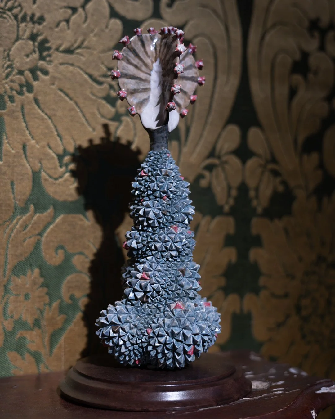 THE ONLY TRUE PROTEST IS BEAUTY⁠
&ndash; 04.10.2026⁠
FONDAZIONE DRIES VAN NOTEN, PALAZZO PISANI MORETTA, VENEDIG | VENICE⁠
⁠
KAORI KURIHARA⁠
Ceramic sculpture, 2025⁠
Glazed stoneware⁠
Courtesy of the artist⁠
⁠
Kaori Kuriharas imagin&auml;re Botanik b