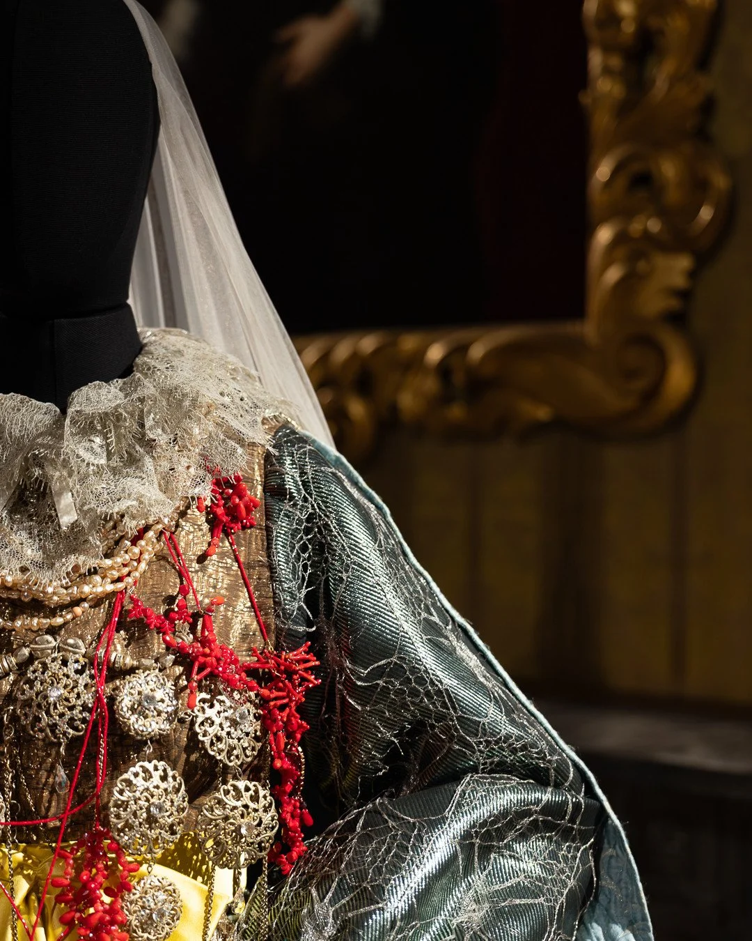 THE ONLY TRUE PROTEST IS BEAUTY⁠
&ndash; 04.10.2026⁠
FONDAZIONE DRIES VAN NOTEN, PALAZZO PISANI MORETTA, VENEDIG | VENICE⁠
⁠
CHRISTIAN LACROIX⁠
Haute Couture Fall/Winter 2001⁠
Headdress arrangement by Fabio Petri @fabiopetri⁠
⁠
Dries Van Noten beschr