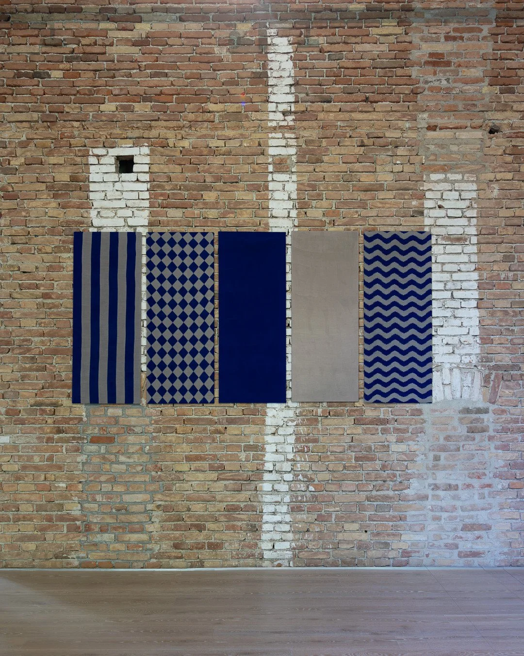 K&Ouml;NNT IHR NOCH? KUNST UND DEMOKRATIE | ARE WE STILL UP TO IT? ART AND DEMOCRACY⁠
&ndash; 18.10.2026⁠
K&Ouml;NIGSKLASSE, SAMMLUNG MODERNE KUNST⁠
SCHLOSS HERRENCHIEMSEE⁠
⁠
ROSEMARIE TROCKEL⁠
Ohne Titel (Matratzenlager) | Untitled (Dormitory Mattre