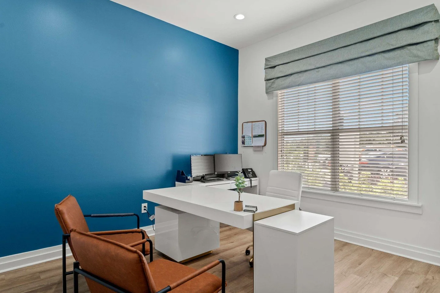 Questions? Curious? Ready to tour?
Our leasing team is just an email away at leasing@carlylebartrampark.com!✨

#nowleasing #apartmentgoals #apartment #jacksonville #florida #jacksonvillefl