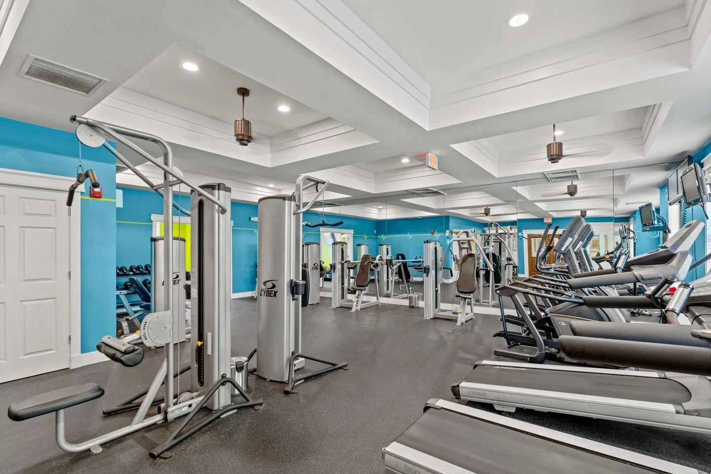 Move more. Feel better. 🏋️&zwj;♂️ Our in-building fitness center makes it easy to prioritize wellness with no commute required.

#fitnesscenter #propertyamenity #amenities #community #apartmentgoals #carlyleatbartrampark #carlyleatbartramparkapts #b