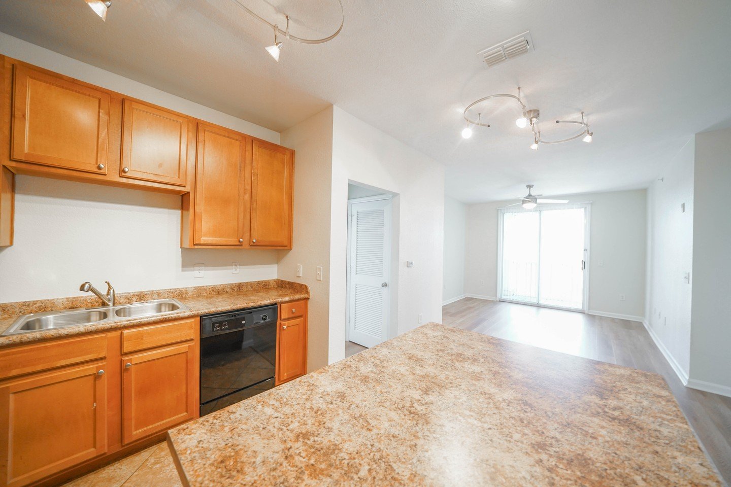 I said I was &ldquo;just looking.&rdquo; Yet, here we are falling in love with this apartment!

#ApartmentLiving #JacksonvilleFL #BartramPark #DreamHome #MoveInReady #HomeSweetHome #ApartmentHunting #LuxuryLiving #CarlyleAtBartramPark #SmokeFreeLivin