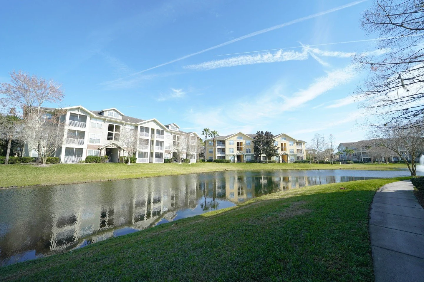 Where your view never gets old. Welcome home to Carlyle at Bartram Park!

#ApartmentLiving #JacksonvilleFL #BartramPark #LakeView #WelcomeHome #ScenicViews #CommunityLiving #PetFriendly #SmokeFreeLiving