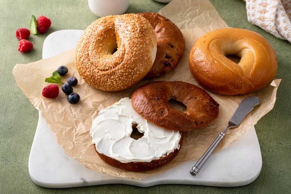 Tuesday mornings are better with a bagel in hand, especially when that bagel is from Bagels R Us! 🥯

🅾: @bagelsrusjax
ⓕ: @BagelsRUs

#CarlyleAtBartramPark #JacksonvilleFL #BartramPark #ApartmentLiving #ResidentLife #LocalEats #JacksonvilleEats #Bre