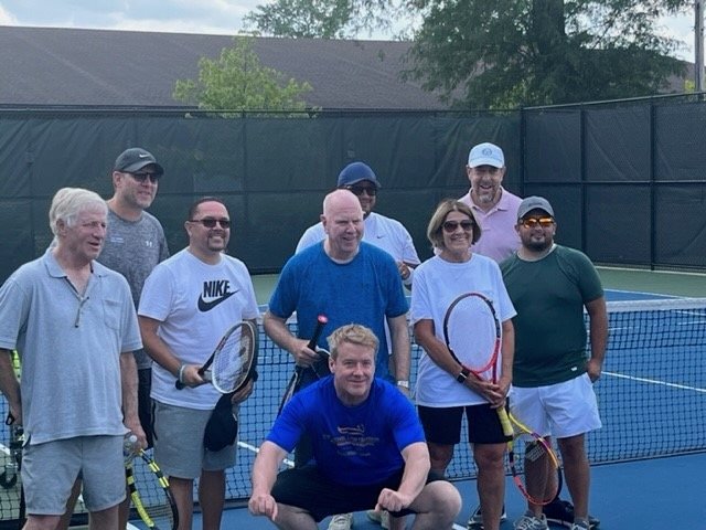 Parkinson's player tennis group 2023.jpeg