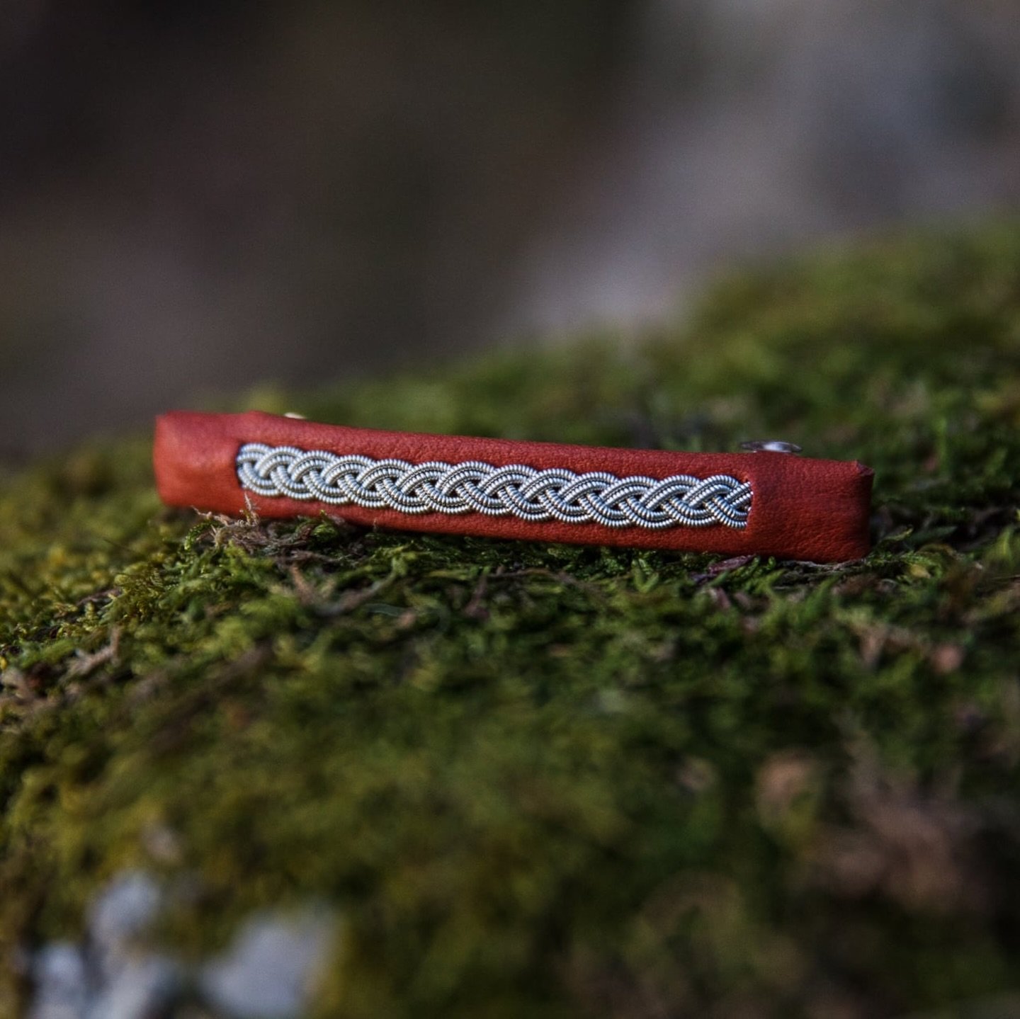 H&aring;rspenne 🤎
.
.
.
.
.
#duodji #s&aacute;pmi #samisk #reinskinn #tinntr&aring;d #finnmark