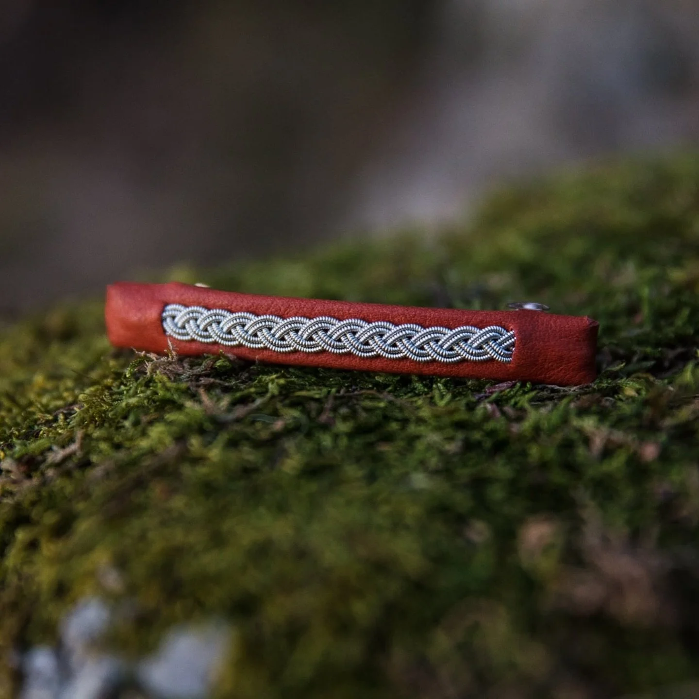 H&aring;rspenne 🤎
.
.
.
.
.
#duodji #s&aacute;pmi #samisk #reinskinn #tinntr&aring;d #finnmark