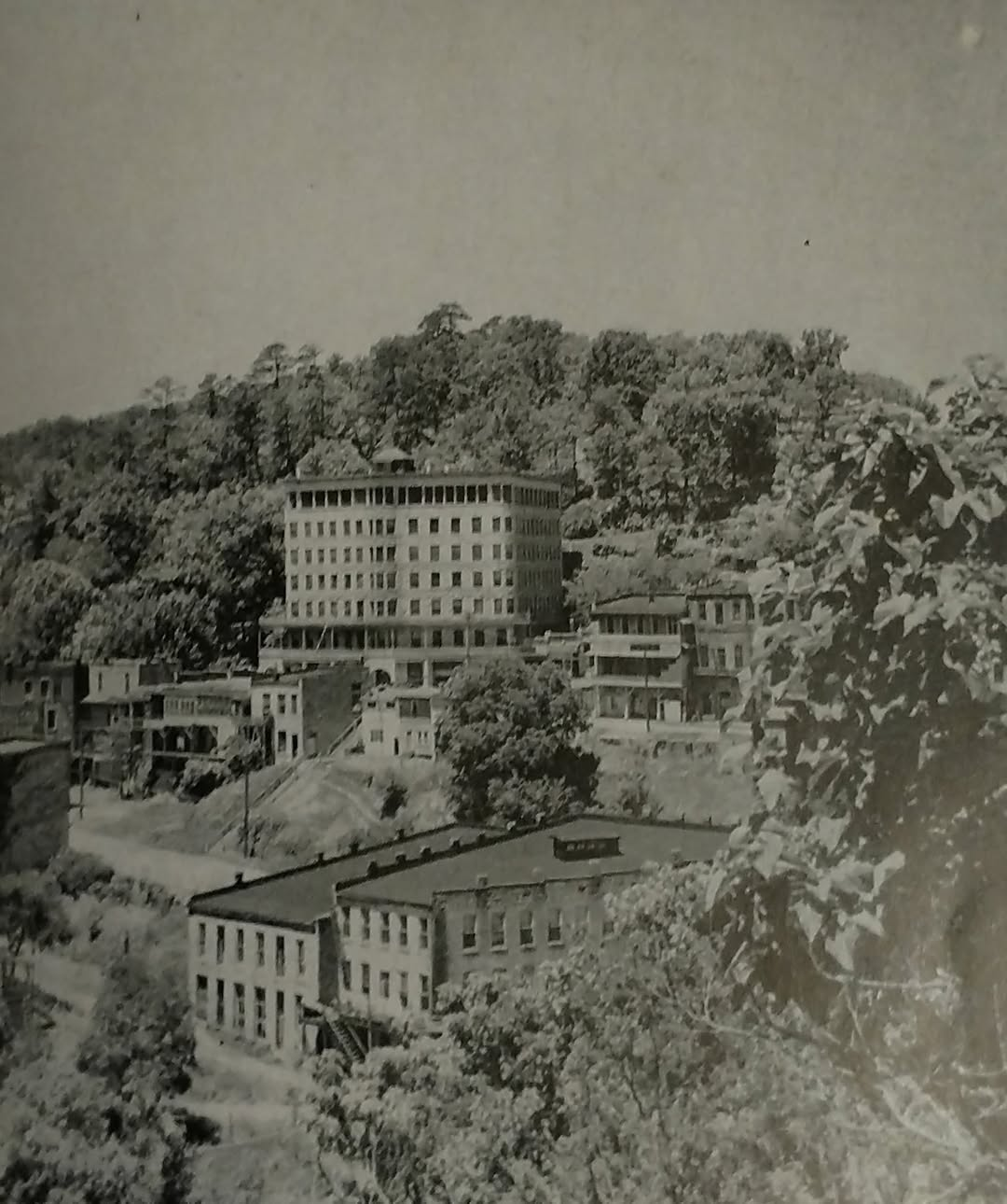Basin Park Hotel Ghosts: Haunted Eureka Springs, Arkansas Hotel History &amp; True Ghost Stories