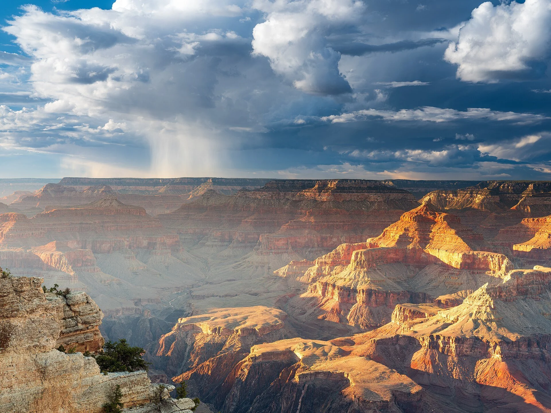 The Grand Canyon Is Haunted: Vanished Honeymooners, a Buried UFO File, and the Hotel Ghost Who Still Shows Up for Christmas
