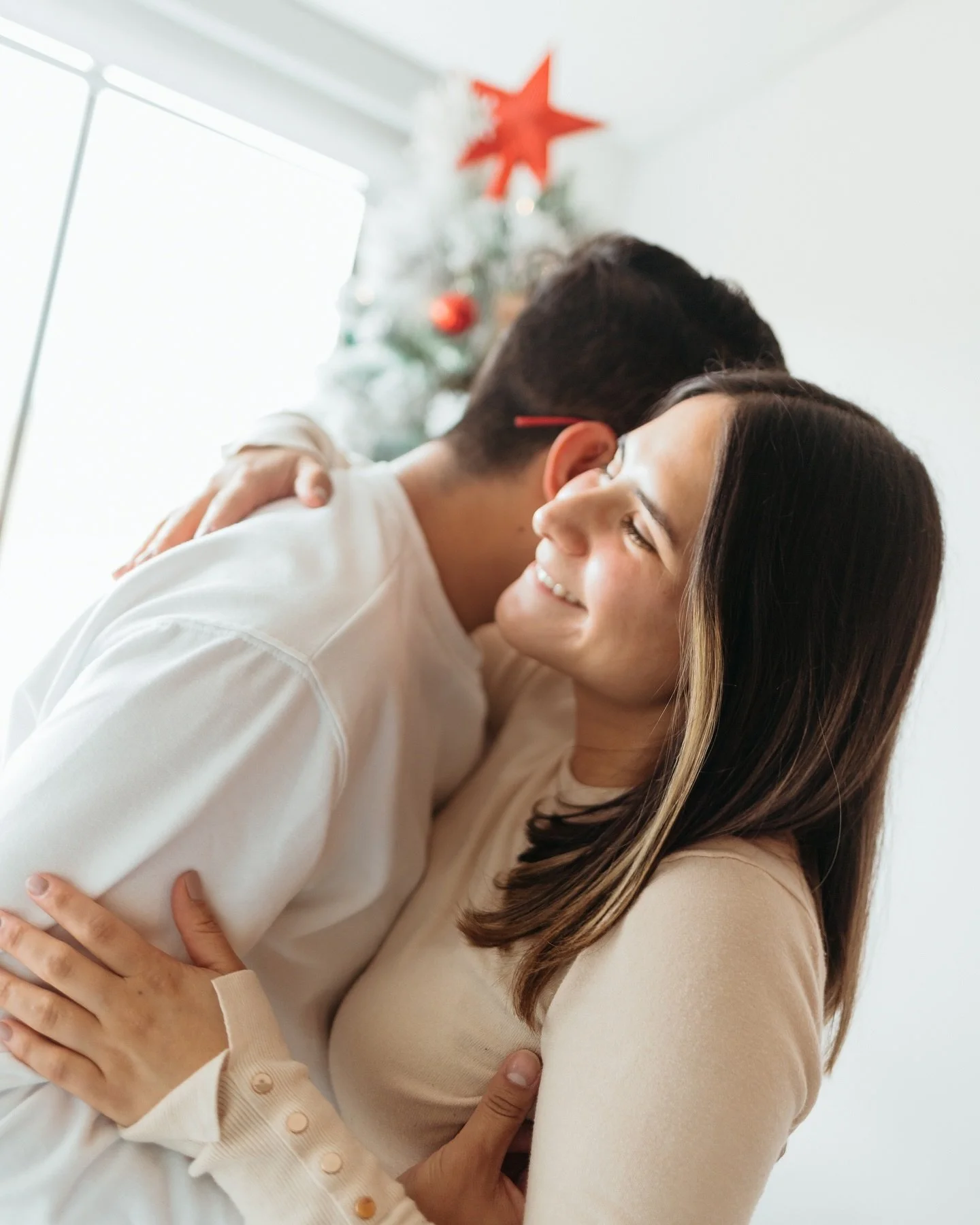 Estuvimos con Lau y Andres haciendo fotos en su casita, que ten&iacute;a todo el esp&iacute;ritu navide&ntilde;o desde ya. Am&eacute; capturar el amor de ellos y lo bonito de la navidad 🎄Gracias por confiar en mi.

Ellos ya tienen sus recuerdos, &iq