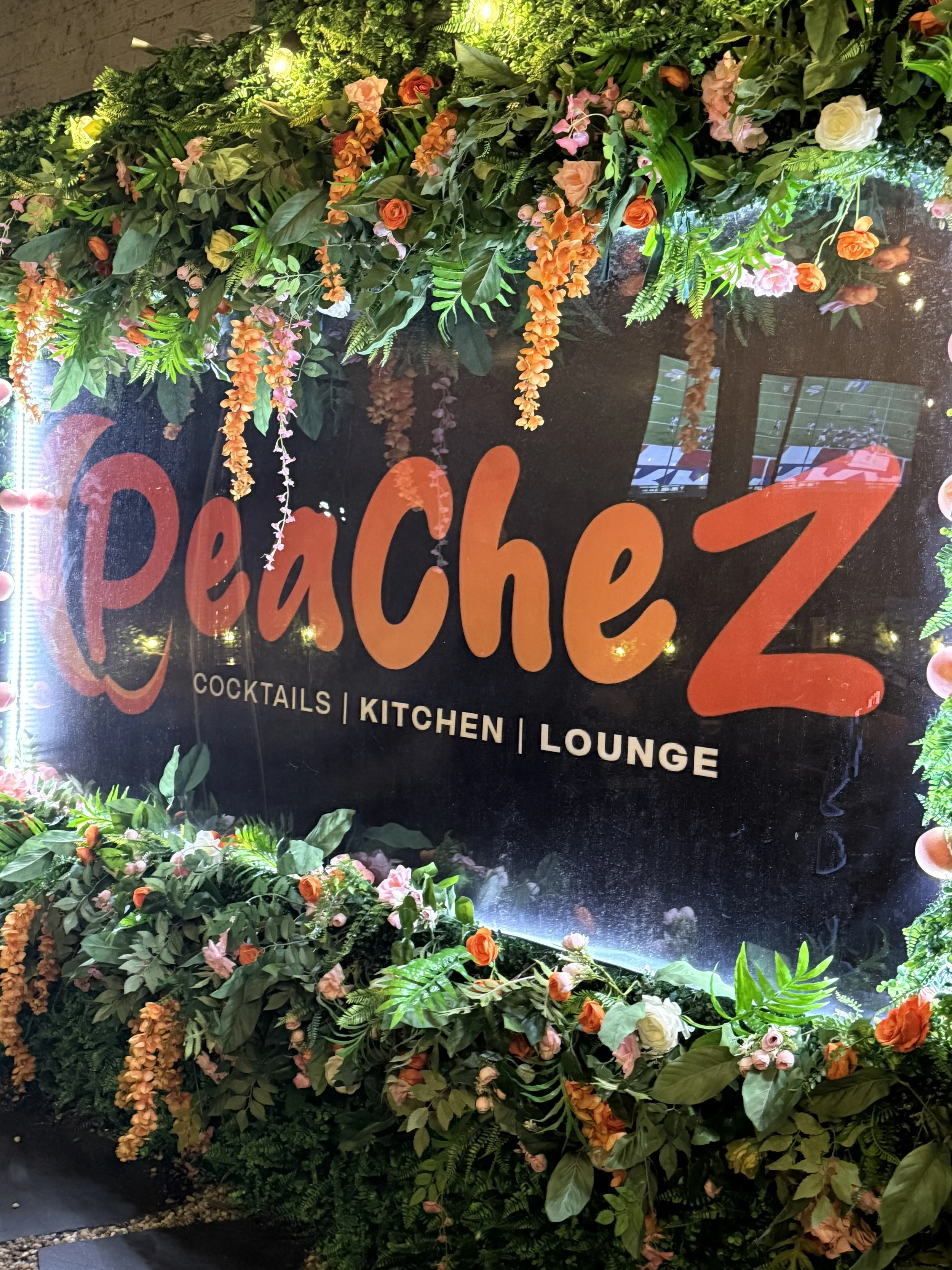 Peachezb PEACHEZ KITCHEN & LOUNGE — Pop Social HTX