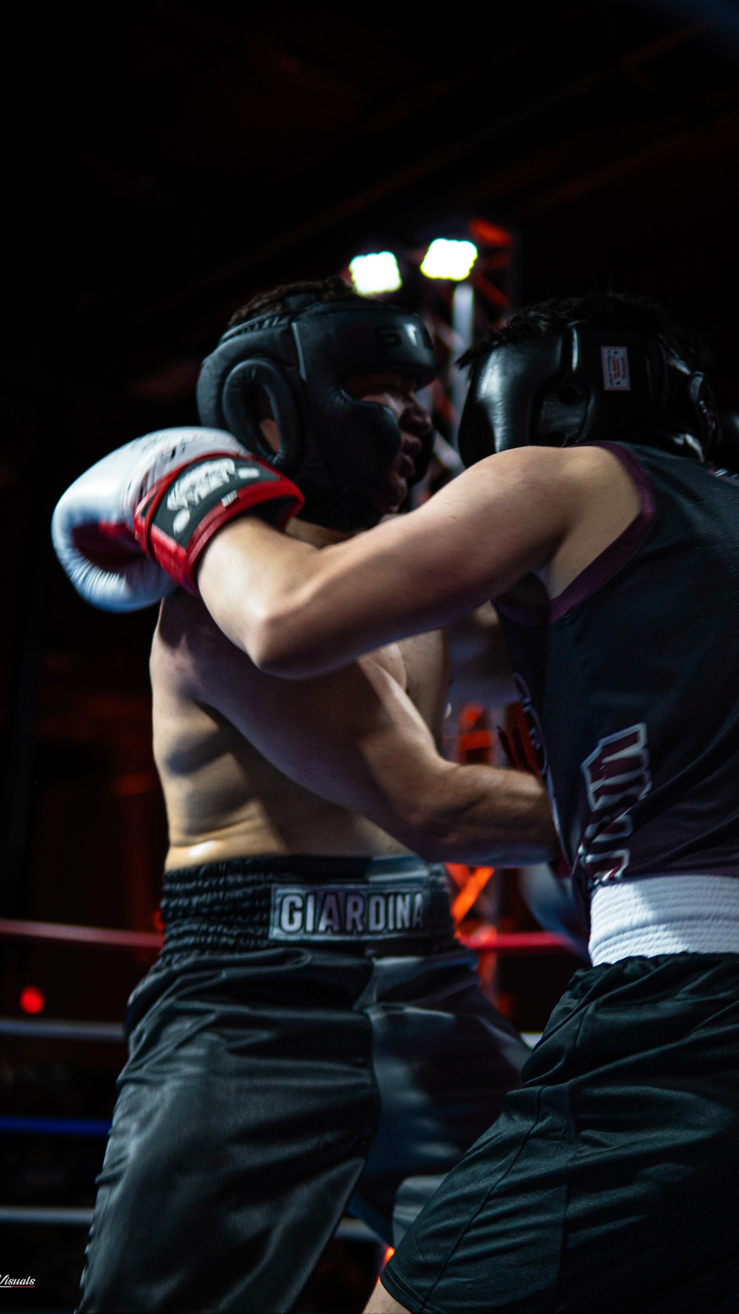 🛞🏠 🥊
@michaelgiardina_
@contendersny
#boxing #boxingmotivation #boxinghype #boxinginspiration #boxingmindset #boxingtraining #boxinglifestyle #boxinglife #boxingworld #usaboxing #boxingfans #boxingfanatik #boxingcoach #boxingislife #trainingmo