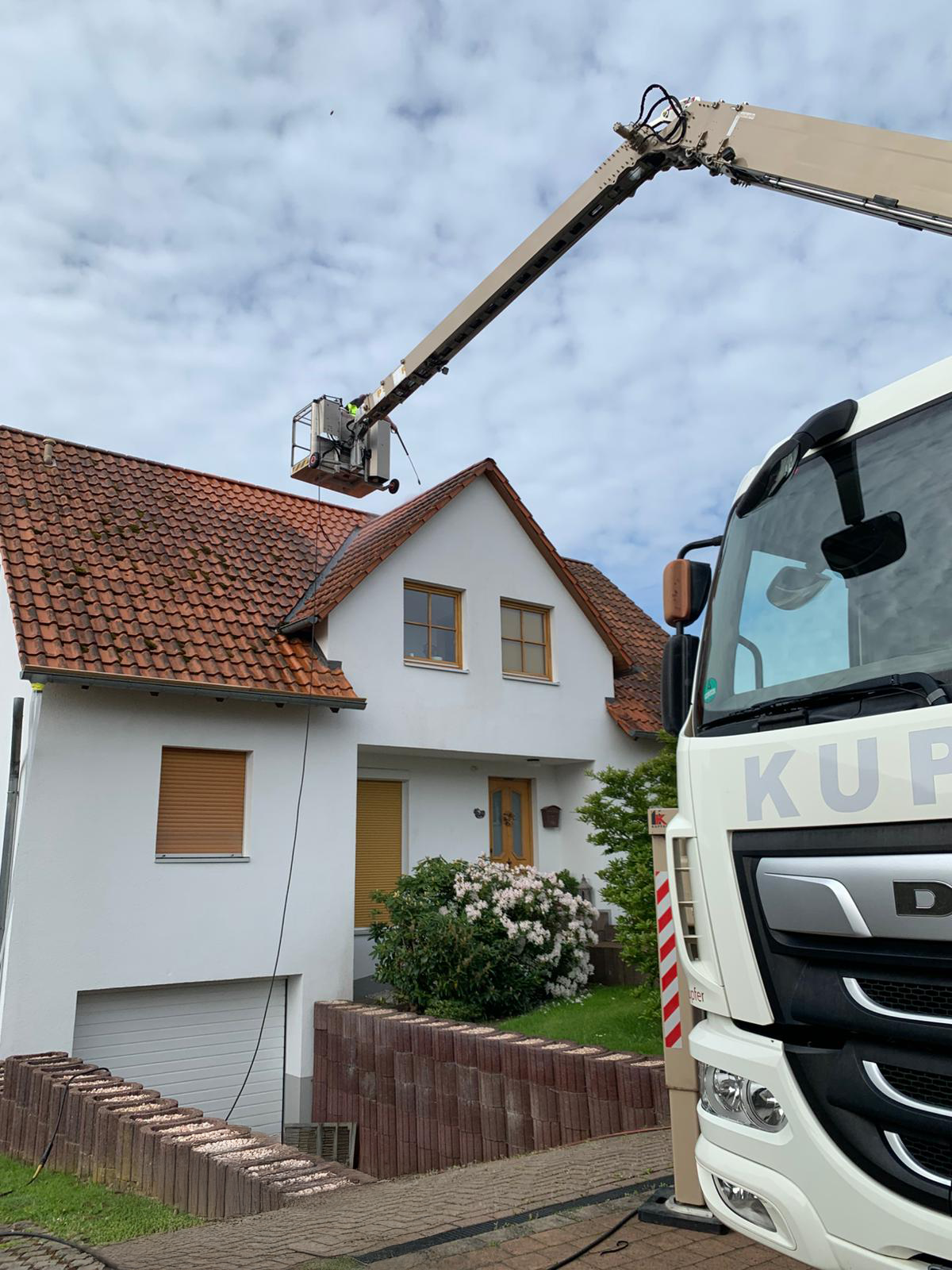 Dachreinigung in Duderstadt | Mit Hebebühne | Dachdeckerei