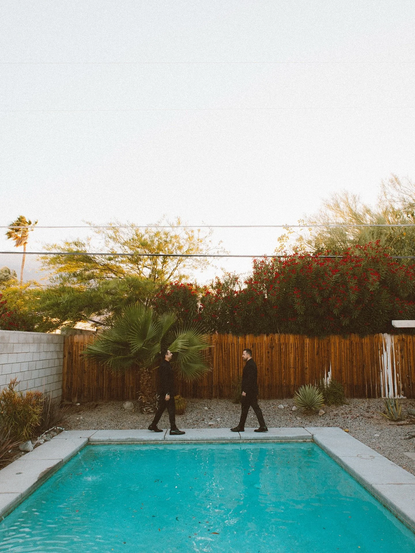 Palm Spring weddings + symmetry + the most iconic duo = an elopement for the books 📸