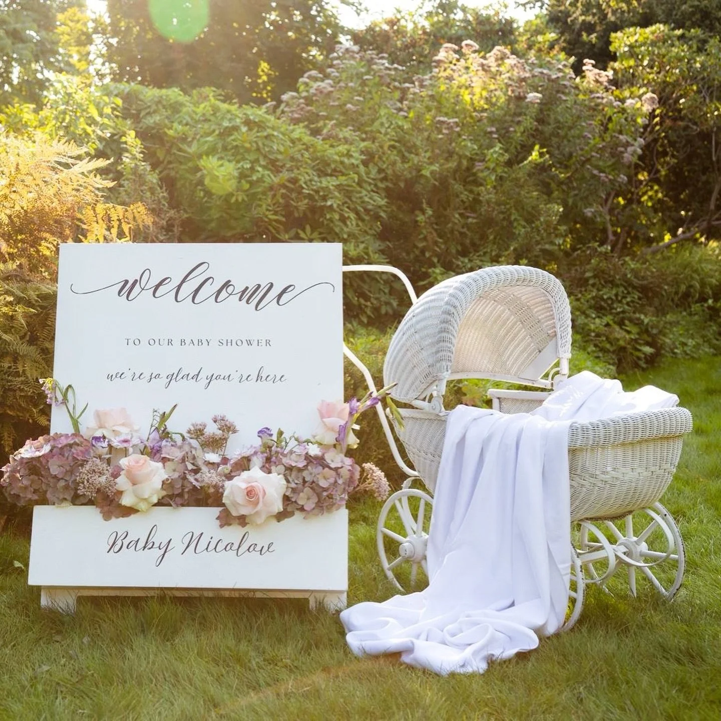 The celebration began with a gentle welcome and a touch of charm, complete with a floral arrangement lovingly created by our talented team! 

SWIPE to meet the tiniest guest who stole every heart 💞

An event styled with love by Cr&egrave;me &amp; Co