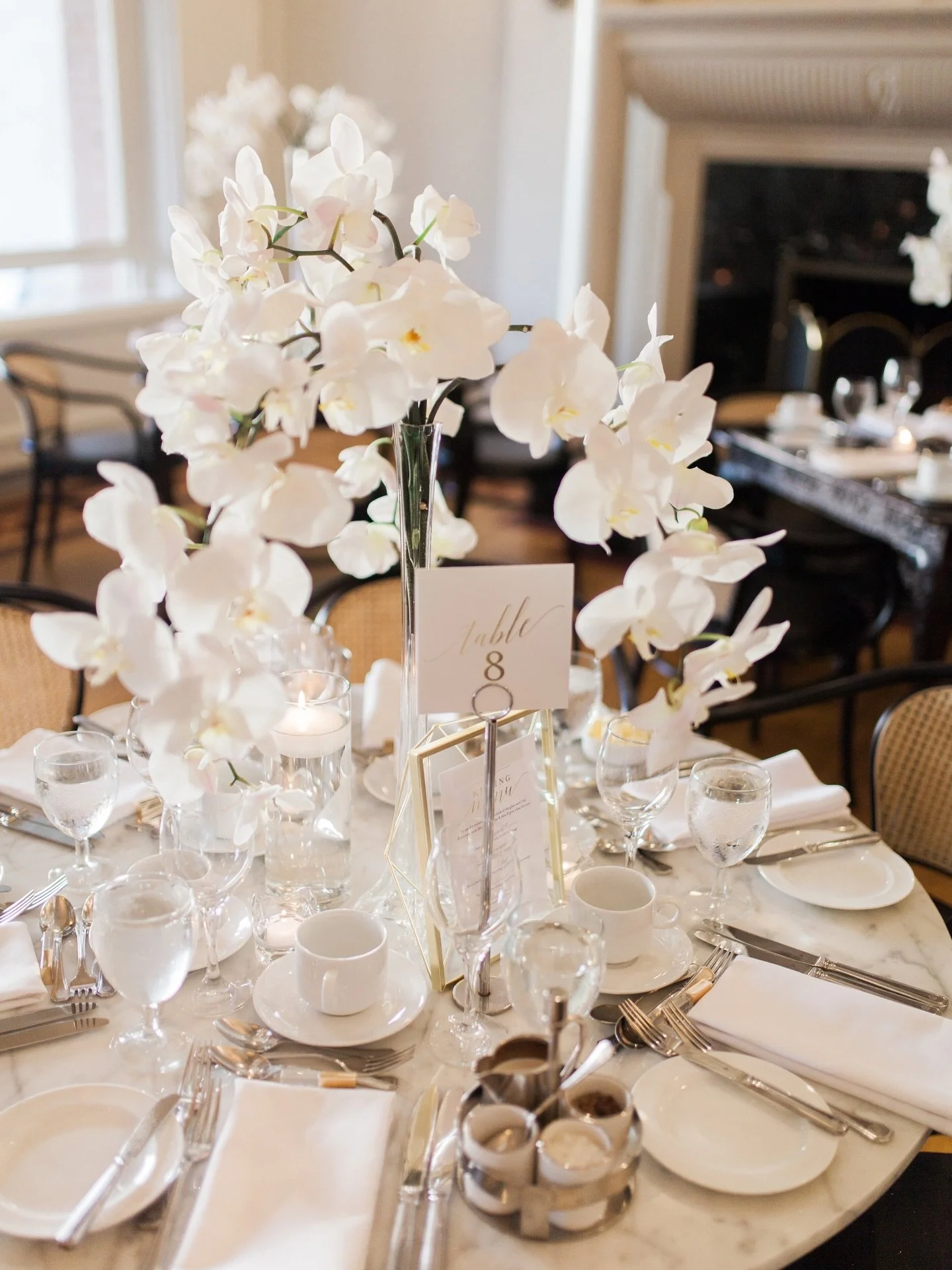 Soft, refined, and effortlessly elegant.

A tablescape where crisp white florals, delicate textures, and subtle metallic touches come together to create a calm and elevated setting, designed for connection and meaningful moments.

Styled with intenti