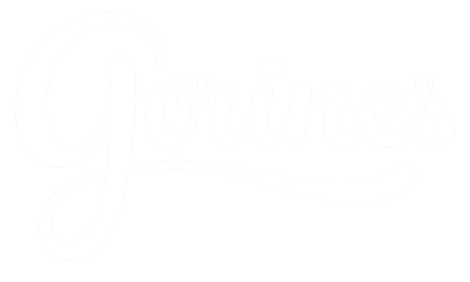 Teksten 'Gorines' skrevet i hvit, kurvet skrift på svart bakgrunn.