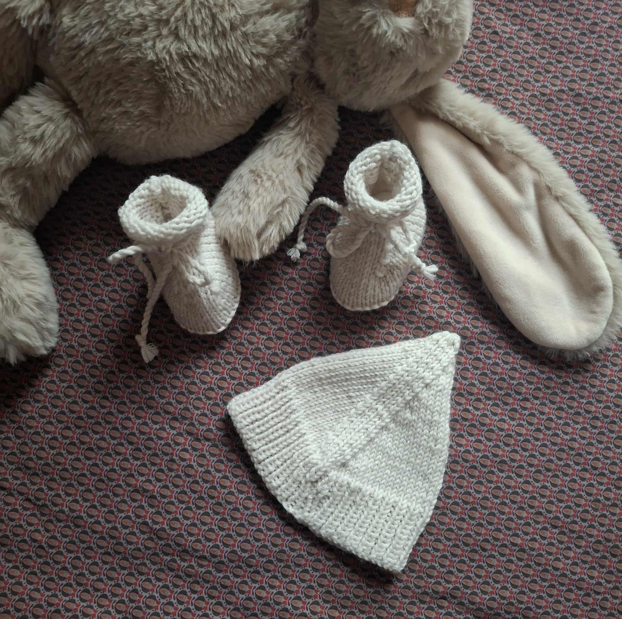 ANGE ensemble chaussons et bonnet 5.jpg