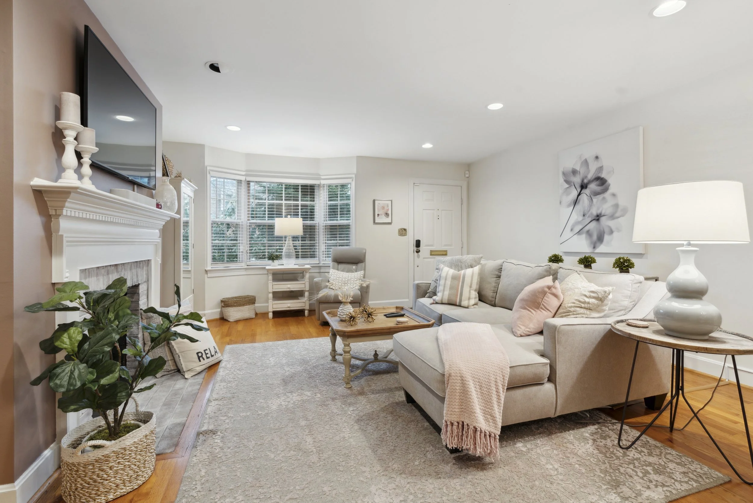 03-904 Lovering Ave3.jpg