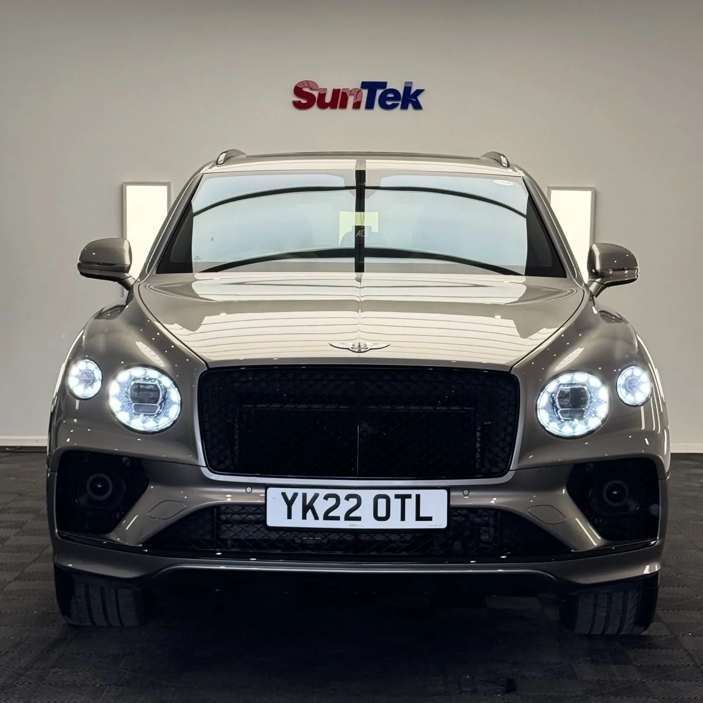 Bentley bentayga in for the Wakss Treatment! 

Offering you the best in Car Care 

-Valeting
-Detailing
-PPF (paint protection film)
-Ceramic Coatings
-Alloy refurbishment
-Window tints
-Calliper refurbishment

Suntek approved PPF Installers 

Wakss 
