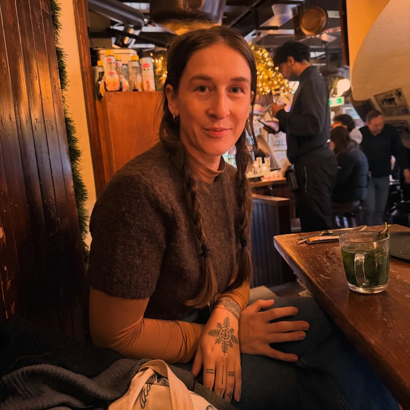 A quick coffee in Amsterdam before the flight. One of my favorite places🩵