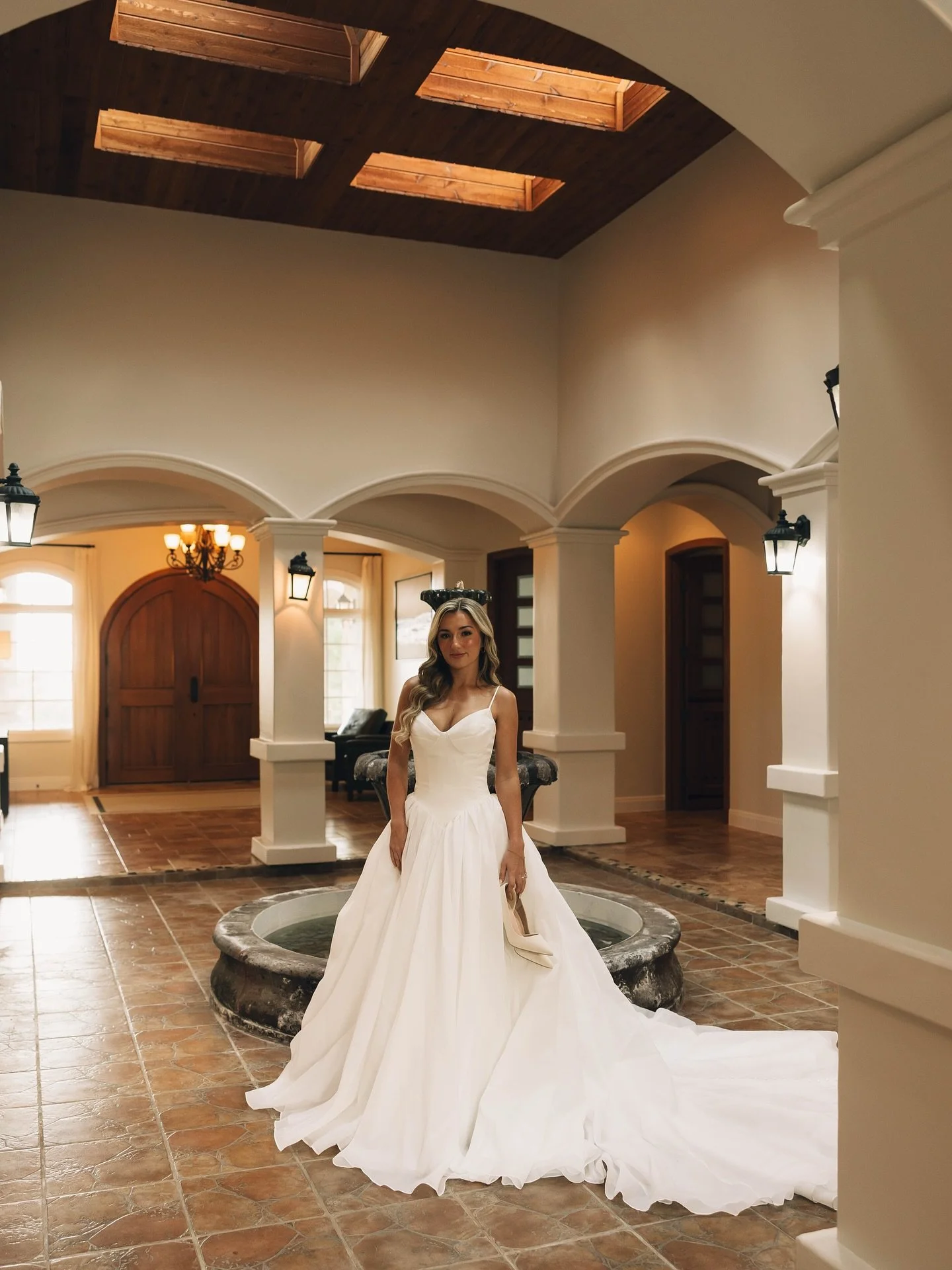 The most gorgeous solo bride moment with @lexi__c at @rosebridgeestate 🤍

The amazing vendor team &mdash;
host, design, &amp; floral: @agave.events 
co-host: @laurenashleighneumann 
venue: @rosebridgeestate 
gown: @brickandmortarbridal 
hair: @ashle
