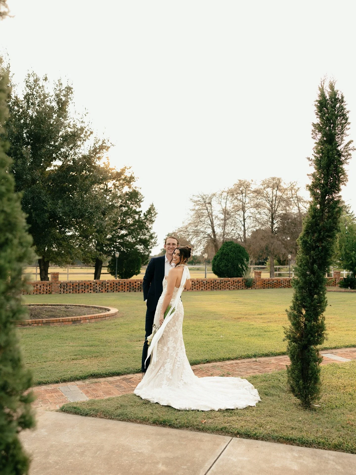 The beautiful Reagan &amp; Jacob 🤍

Vendor team &mdash; 
host, design, &amp; floral: @agave.events 
co-host: @laurenashleighneumann 
venue: @rosebridgeestate 
gown: @brickandmortarbridal 
hair: @ashley_berry_hmua 
makeup: @skinhrs 
outdoor couple: @