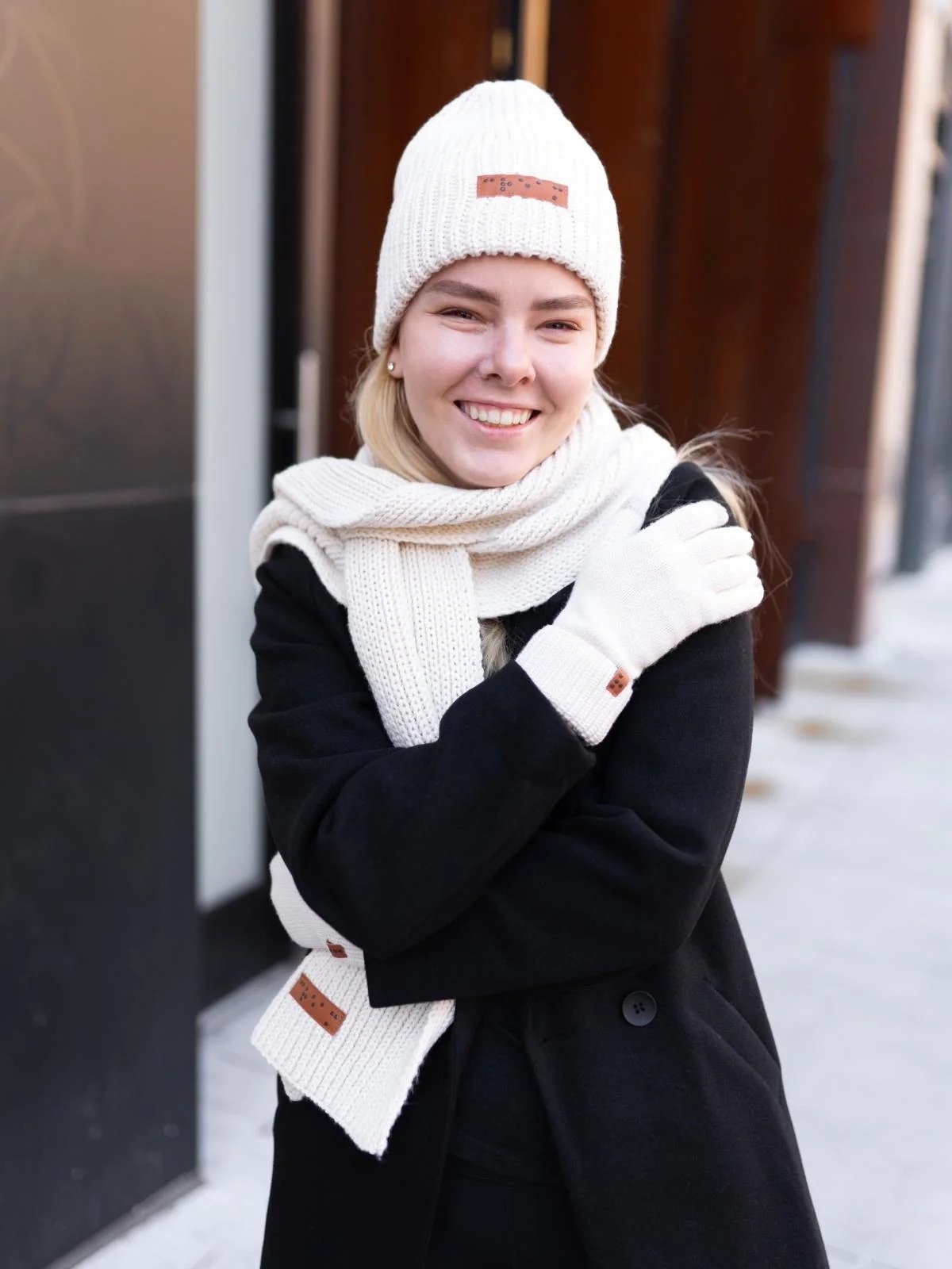 ChunkyKnitModel_Cream_Resize_01_f77a2550-3931-454b-9ec0-62c206b1bb4f_1200x.jpg