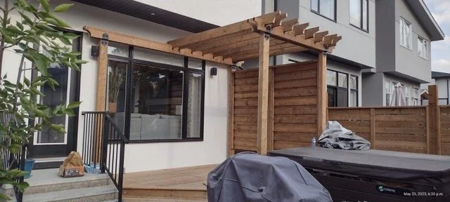 Timberwolf Outdoor Living_Deck With pergola and horizontal lapped privacy screen Medium.jpeg