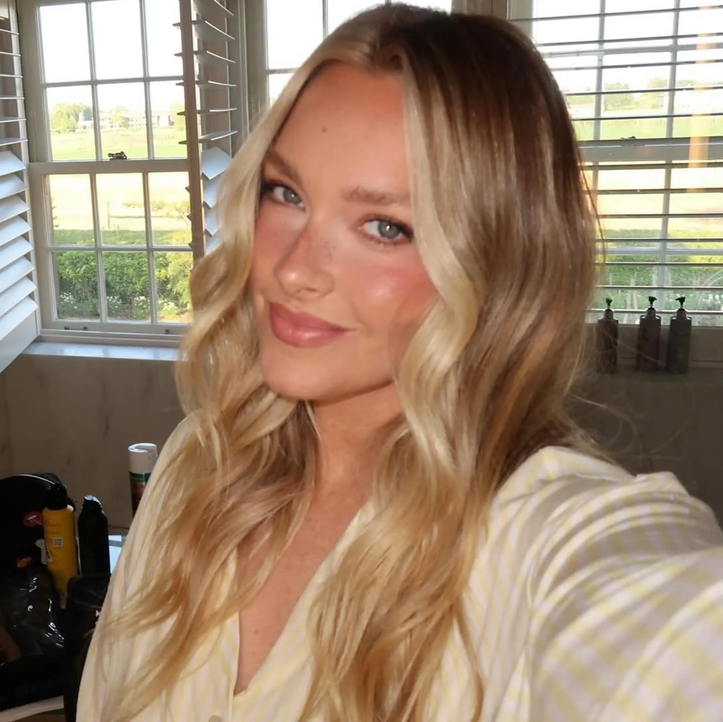 Finally got to glam the stunning @camillekostek fully manifested this moment (and maybe slid into her DMs a few times 👀)

Hair by @hairbyalisonfarfan 🫶🏻
