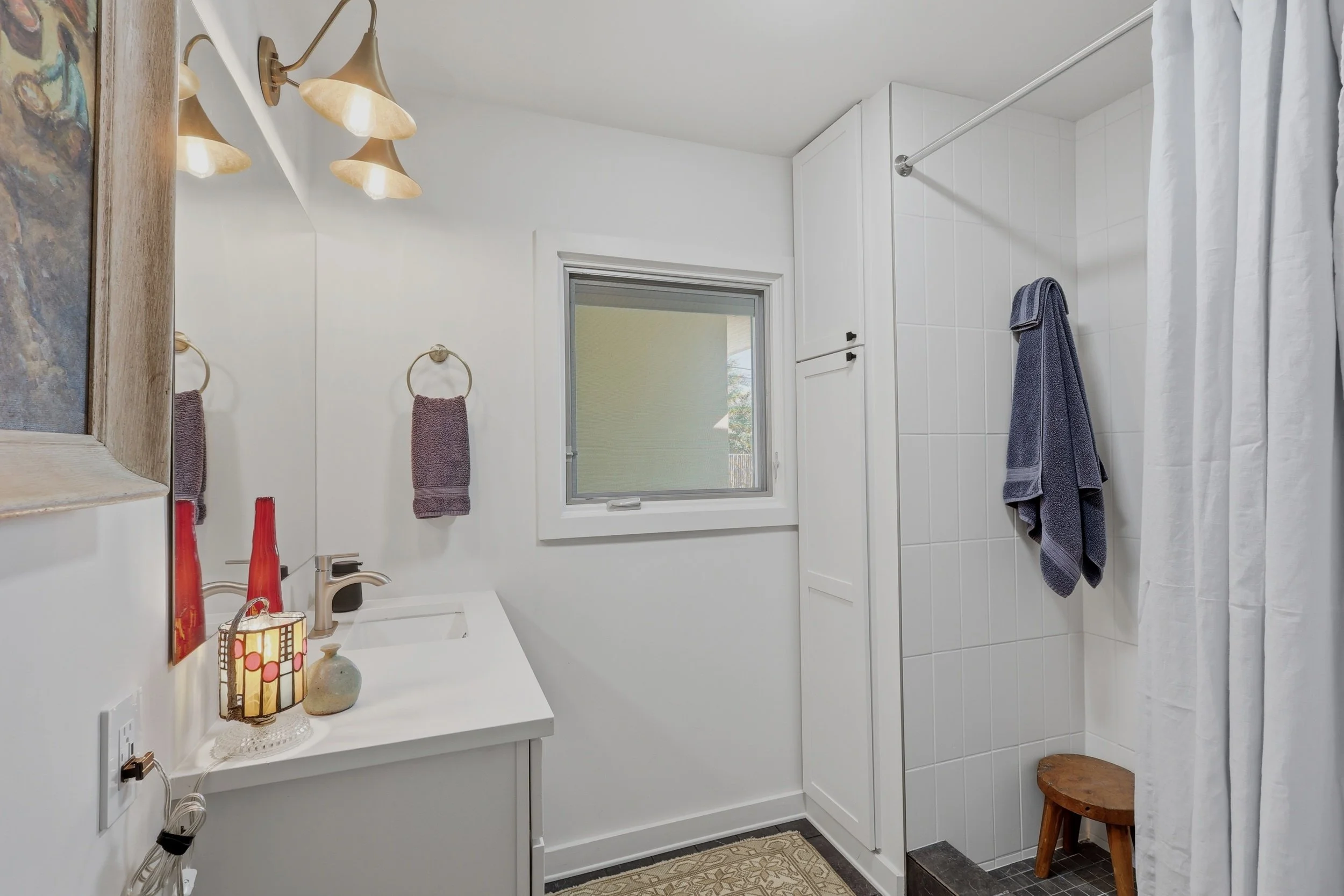 17_bathroom 2.jpg