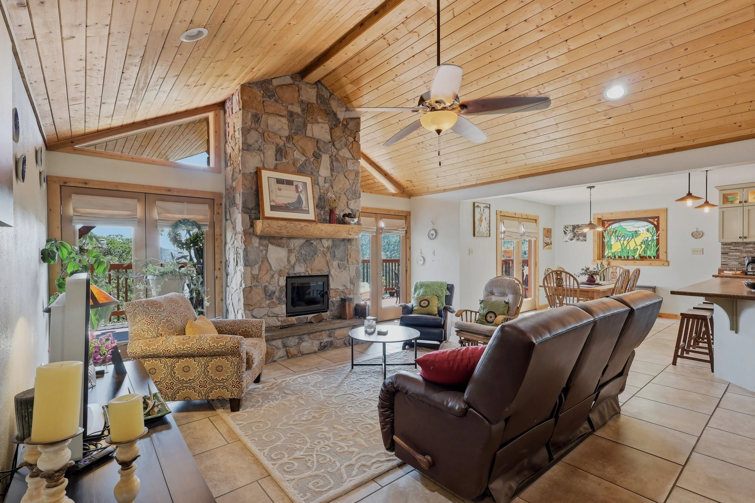 3_living room.jpg