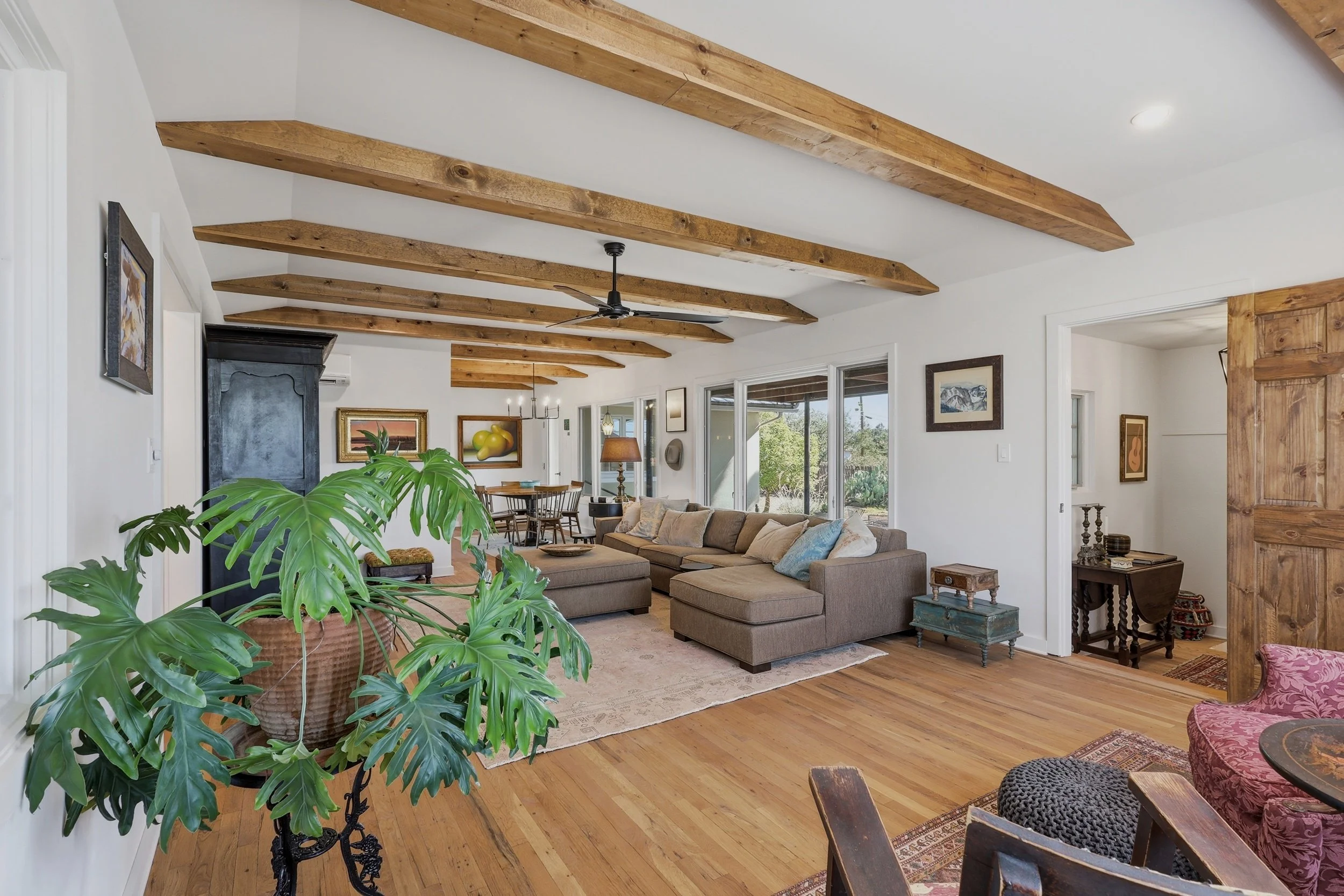 3_living room.jpg