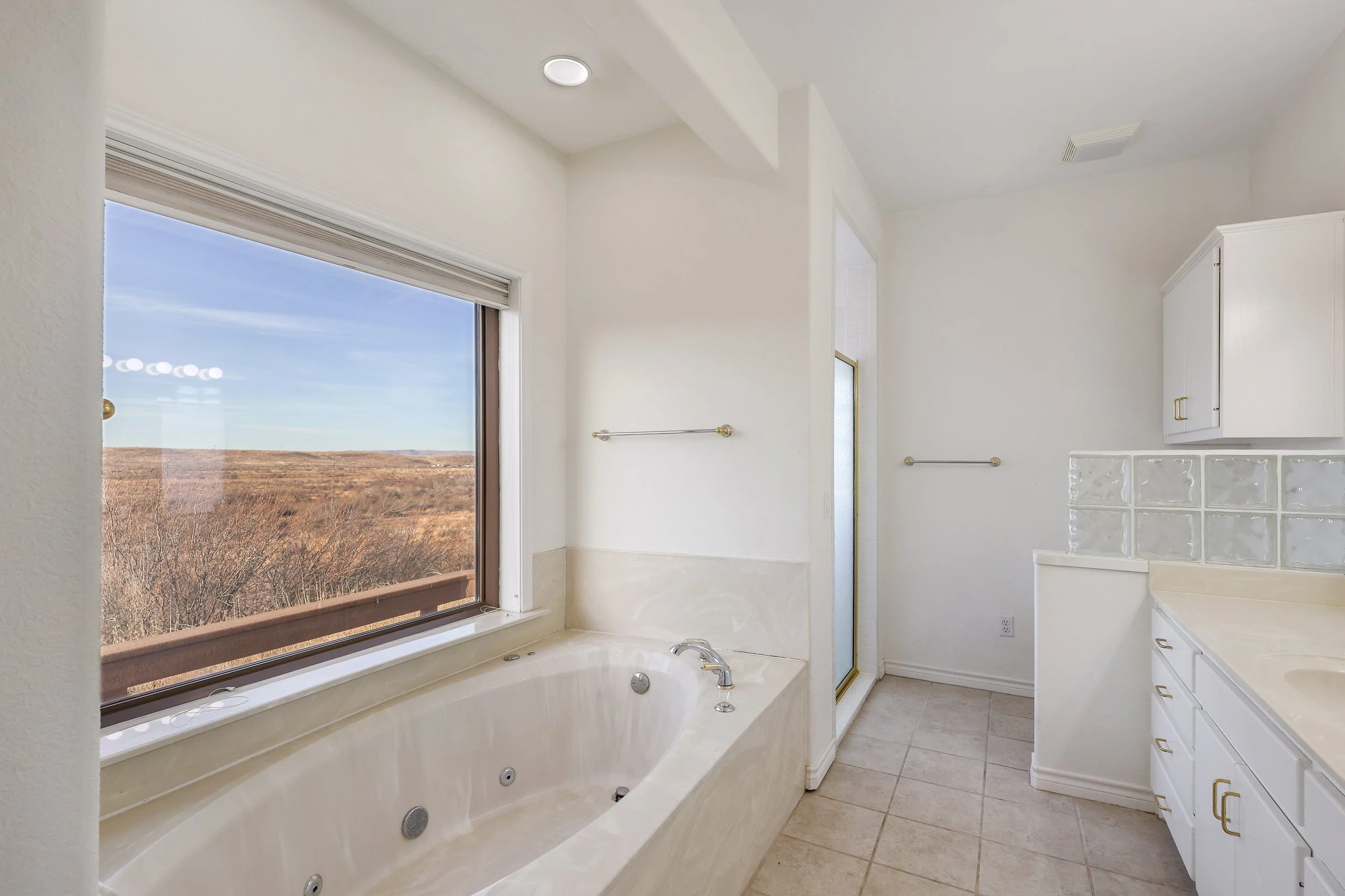 12_primary bathroom.jpg