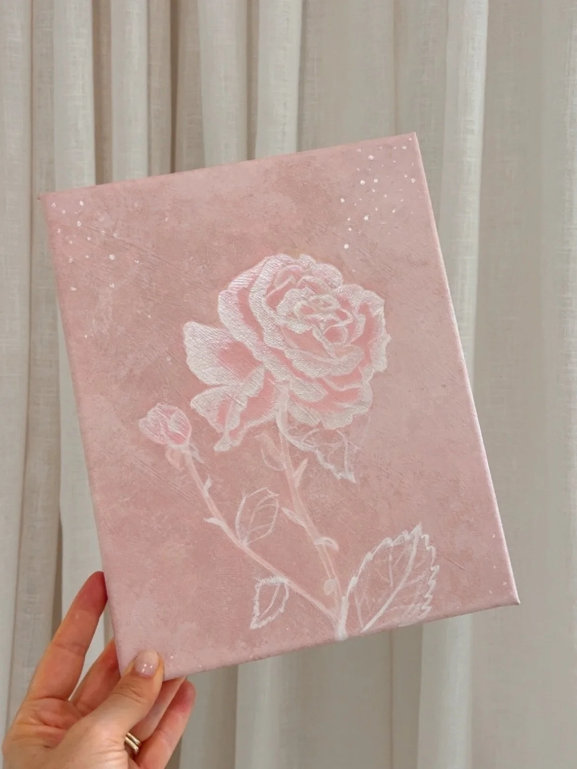 Day 4&hellip; Painting flowers but, make it magic 💫 loving playing around with more texture and adding glimmers, still trying to capture the feeling into an artwork and getting closer everyday. I will return on Monday with more art as we are welcomi