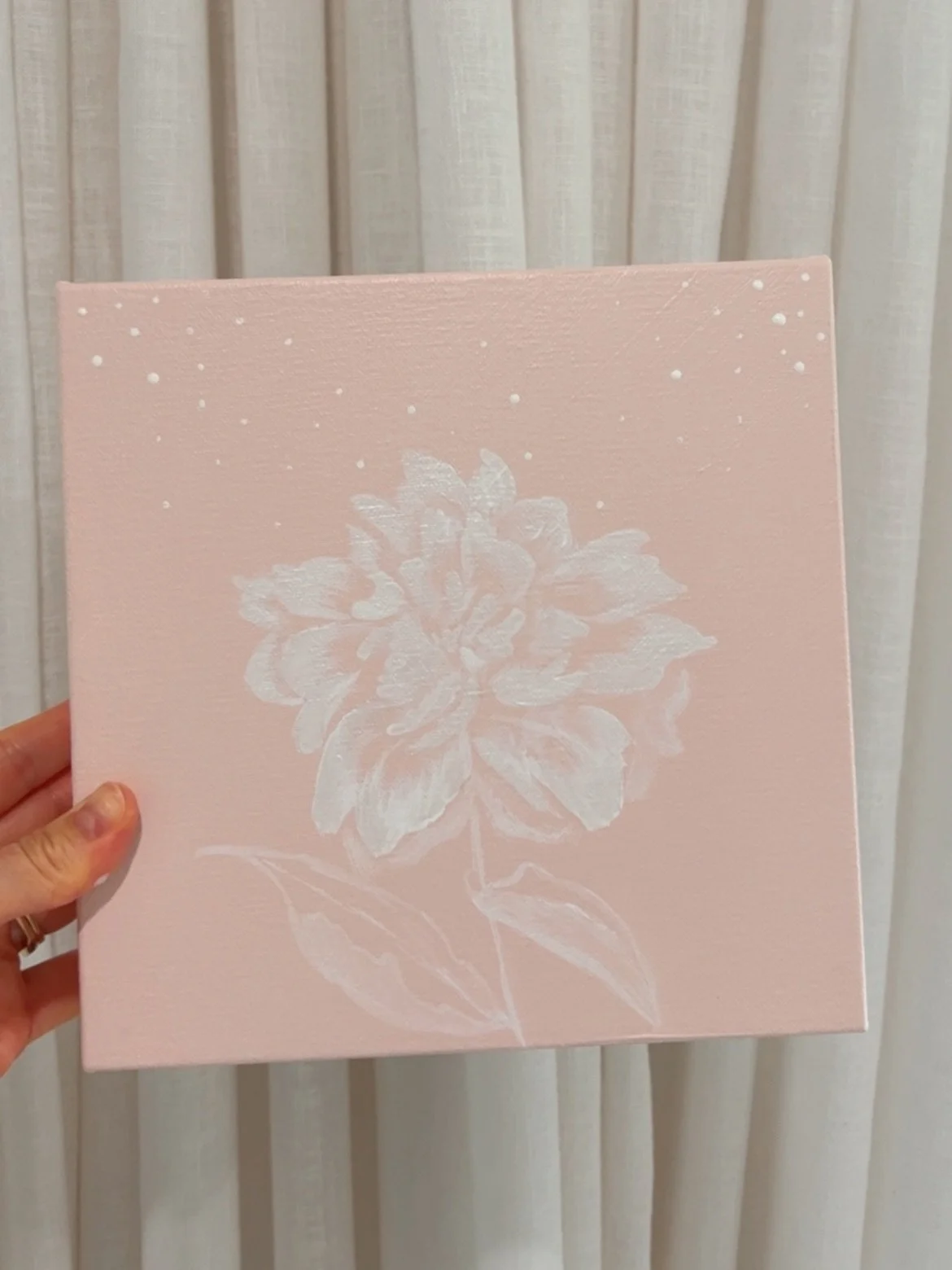 Sweet little peaches and cream Peony bloom for day 5 🍑
Peachy tones would have to be one of my favourite colours to paint with it always makes me feel happy just looking at it ✨ 
.
.
#peachesandcreampeony #peonypainting #australianartist #floralart 