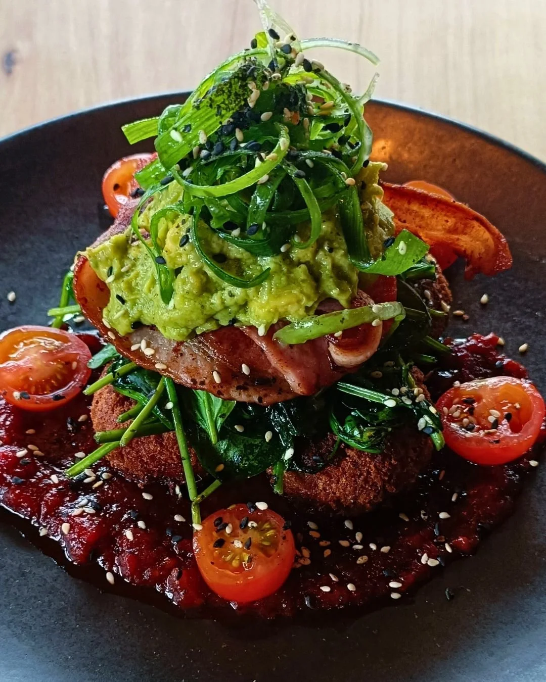 ✨🥔 R&Ouml;STI REVIVAL 🥔✨
Meet one of our true brunch superstars.

Corn &amp; kumara r&ouml;sti's
Smashed avocado
Tomato chilli jam
Cherry tomatoes &amp; spring onion
Furikake sprinkle
With bacon or 🥦 broccolini (vegan option)
Gluten-free too

Gold